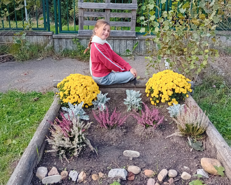 skolni-druzina-zahrada